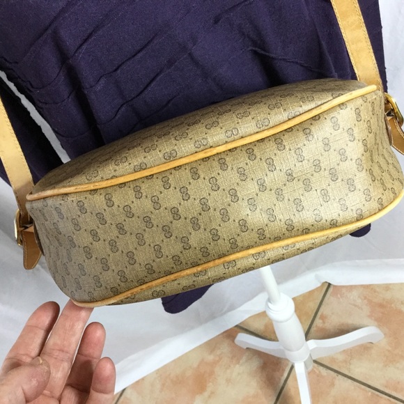 ❤️SOLD❤️GUCCI Vtg GG Monogram Tan/Cream CrossBody - Picture 4 of 8